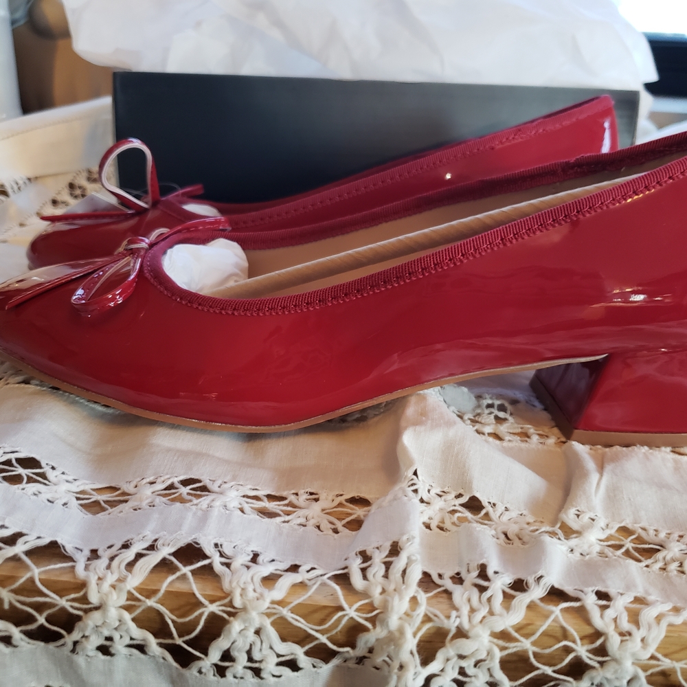 Elegant Red Patent Leather Heels - Picture 4 of 4